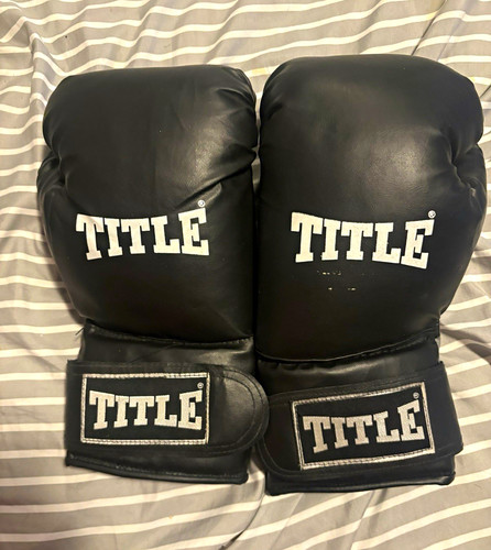 Title black boxing gloves - black, pair